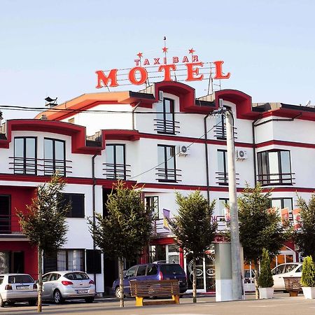 Taxi Bar Motel Градишка Экстерьер фото