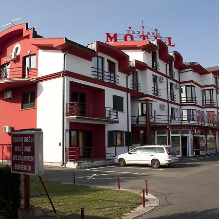 Taxi Bar Motel Градишка Экстерьер фото