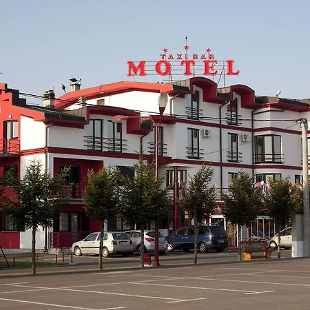 Taxi Bar Motel Градишка Экстерьер фото