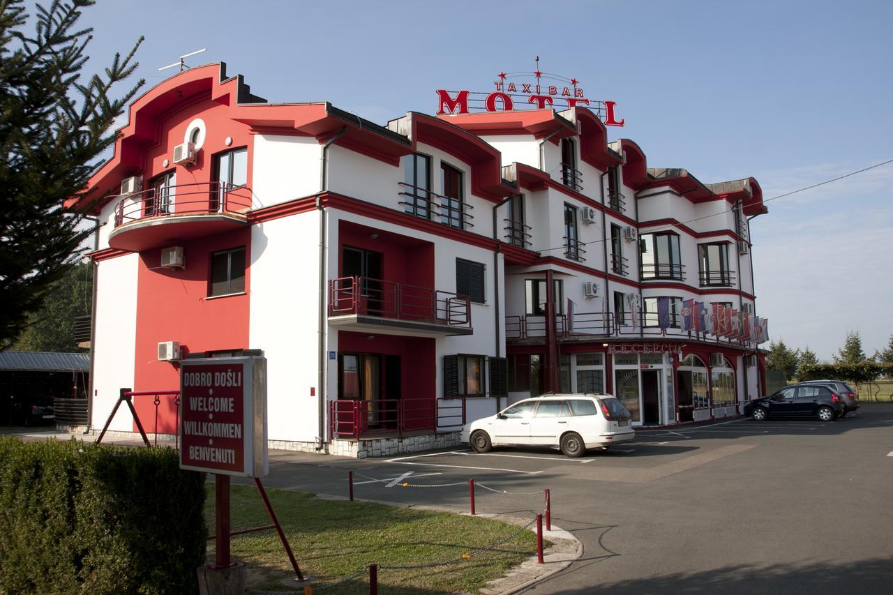 Taxi Bar Motel Градишка Экстерьер фото