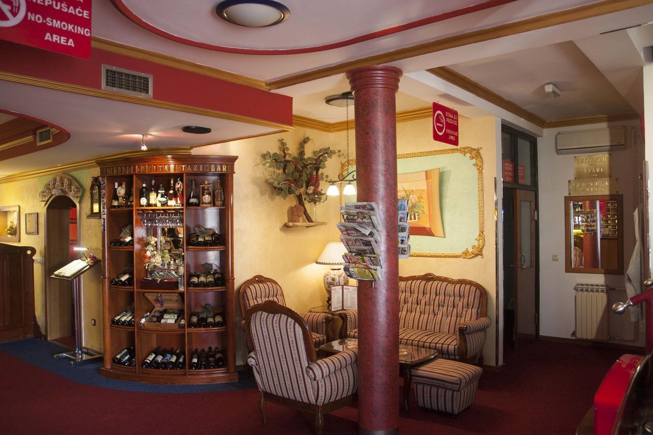 Taxi Bar Motel Градишка Экстерьер фото
