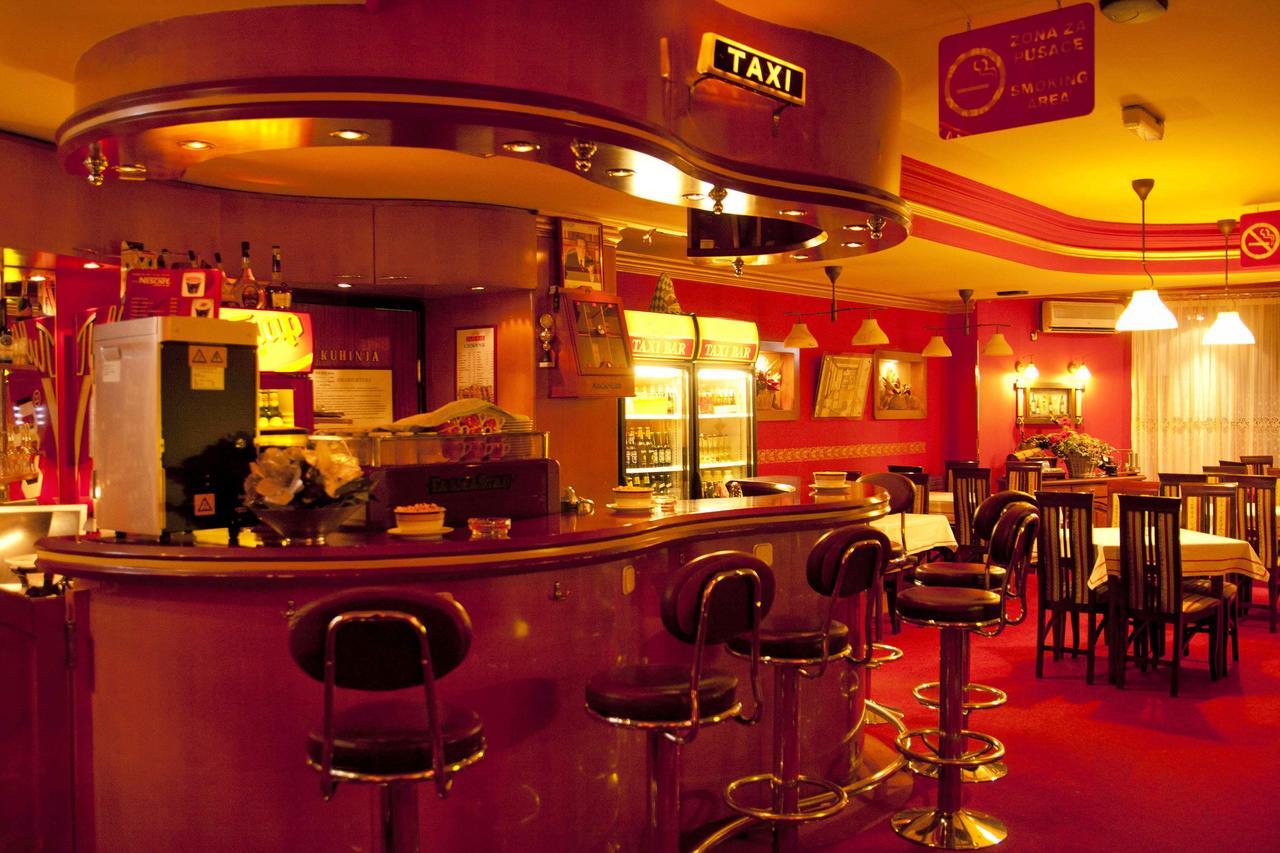 Taxi Bar Motel Градишка Экстерьер фото