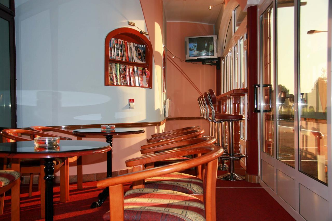 Taxi Bar Motel Градишка Экстерьер фото