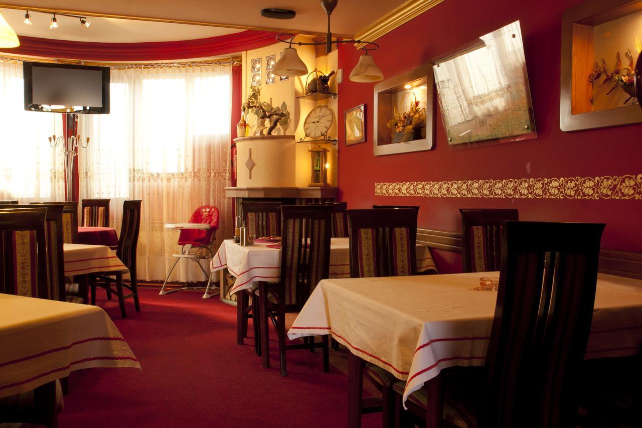 Taxi Bar Motel Градишка Экстерьер фото