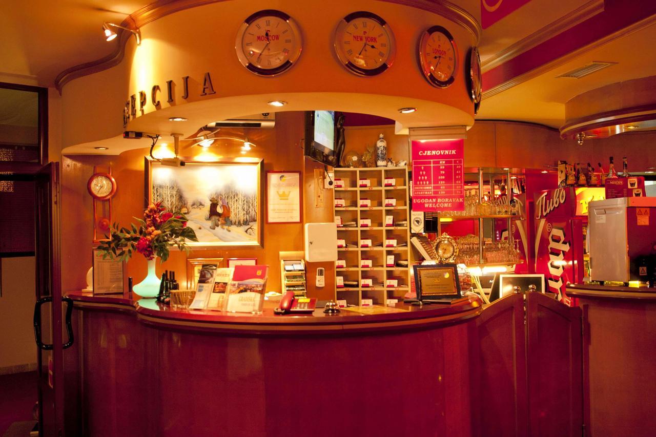 Taxi Bar Motel Градишка Экстерьер фото